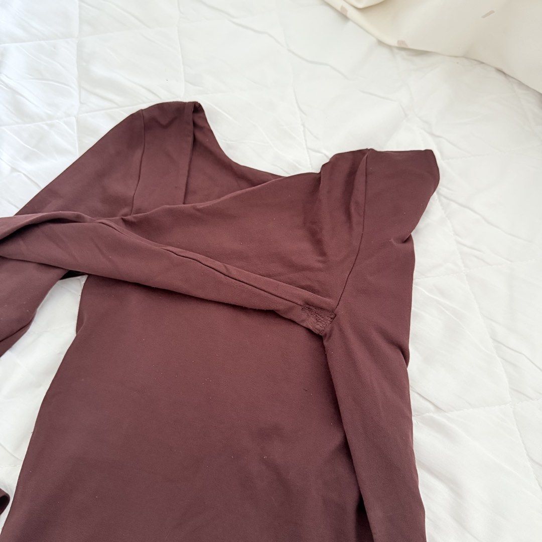Free People Squareneck longsleeves (Category: Longsleeves) located in Davao. Submitted by aug_amari (Listing ID 1460133243, Image 3). Description: w sign of use and fixed the hole sa armpit not noticeable nmn when worn still good to wear xs/s bestfit helping tags: brandy melville.