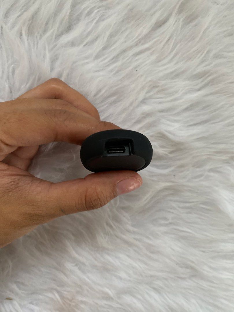FREE Portable Apple Watch charger (Category: Chargers & Cables) located in Batangas. Submitted by v.ukay (Listing ID 1460179683, Image 3). Description: di siya gumana sa Apple watch ko huhu di ko alam kung sira na talaga battery ng watch or di siya compatible.
