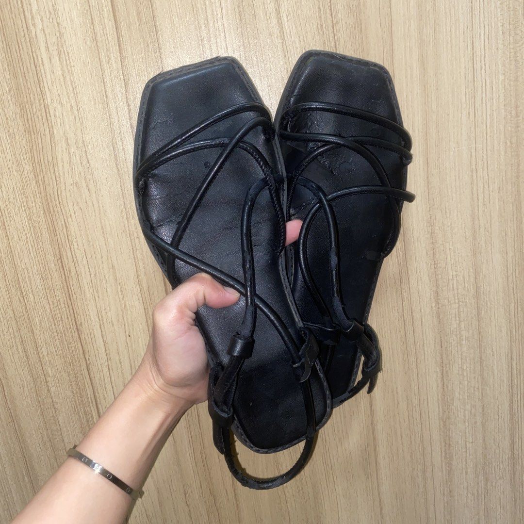 free sandals (Category: Flats & Sandals) located in Taguig. Submitted by ficloo (Listing ID 1460285607, Image 2). Description: with flaws (peeling) | decluttering | uniqlo.