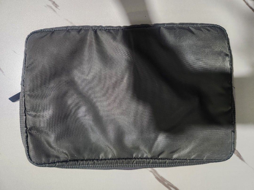 Fs (Category: Belt bags, Clutches and Pouches) located in Tarlac. Submitted by margareth24 (Listing ID 1460265404, Image 3). Description: For sale kangol pouch loptop and ipad pouch.