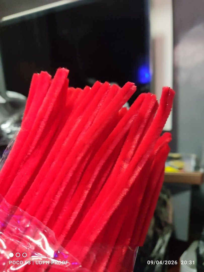 Fuzzy Wire Red Green (Category: Other Stationery & Craft) located in Manila. Submitted by alayassulittipidfinds (Listing ID 1460267111, Image 2). Description: ₱25/ 100pcs. brandnew ₱20/ get 10 packs.
