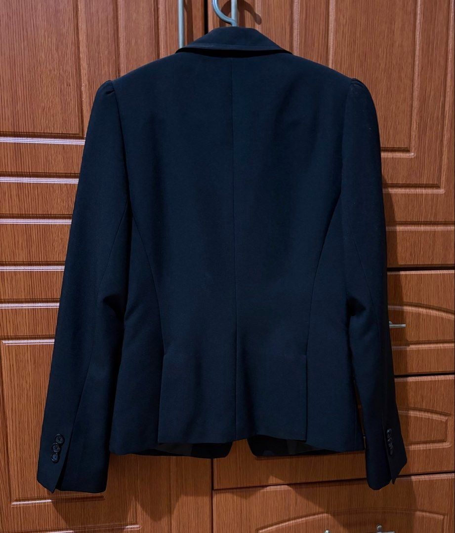 G2000 Black Blazer Size 34 (Category: Coats, Jackets and Outerwear) located in Quezon City. Submitted by garagesale2026 (Listing ID 1460300899, Image 3). Description: - Used a few times - In very good condition - Size 34 on tag, fits Small - Style: Classic design with a clean finish - Length:23.5"; Sleeve:23.5"; Width:16.5".