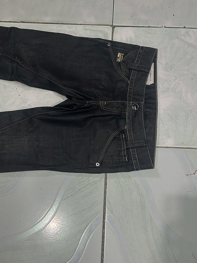 G STAR RAW DENIM DARK UNIQUE PANTS (Category: Jeans) located in Dasmarinas. Submitted by dnnr3rdyyyyy (Listing ID 1460176213, Image 3). Description: Dimensions Size 30 35.5 Length Zipper With Metal Buttons Unique Jeans for Women’s Big Pocket in a back Good Condition No Major Issues Black Leather Patch .