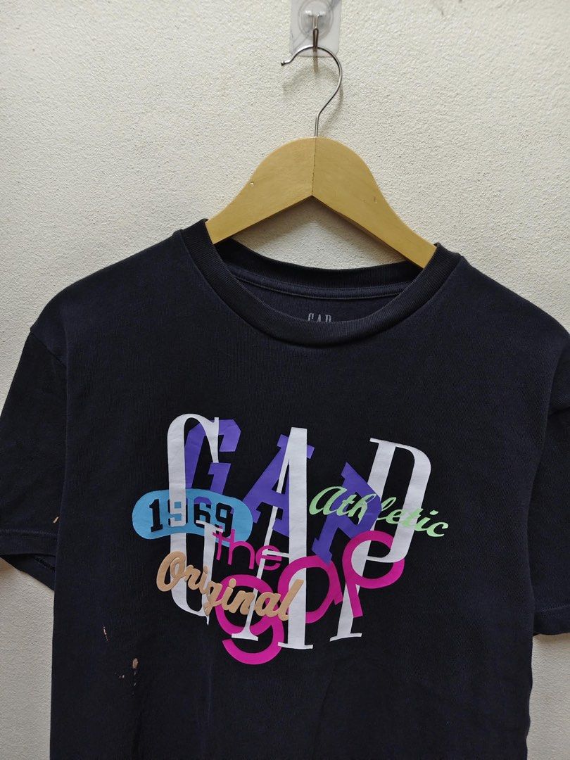 Gap (Category: Activewear) located in Kota Bharu. Submitted by arifiiskandar (Listing ID 1460126160, Image 3). Description: P22/28 Kondisi ada kesan bleach Warna masih pekat.