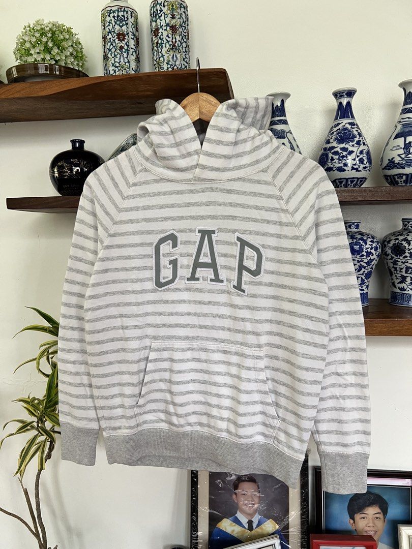 GAP HOODIE (Category: Coats, Jackets and Outerwear) located in Solano. Submitted by aljoners (Listing ID 1460263913, Image 3). Description: Size: XS Width: 19.5 Length: 24 Color rate: 10/10 Condition: 10/10 Issue/s: None “Color may vary due to lighting”.