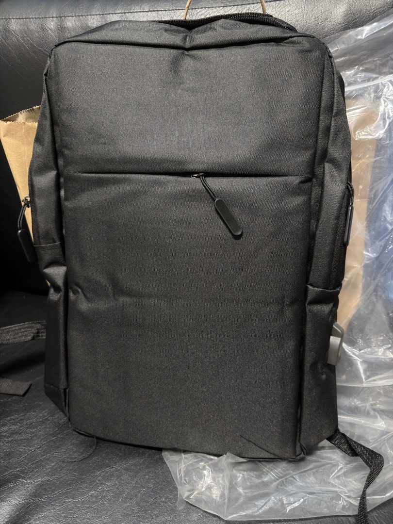 Generic Laptop Bag (Category: Laptop Bags & Sleeves) located in Paranaque City. Submitted by beetchrice (Listing ID 1460301957, Image 1). Description: Never been used, brand new generic laptop bag Loc for meet up: Paranaque / Las Pinas / BGC MOP : Bank transfer or Gcash MOD : Meet up / Lalamove / JNT.