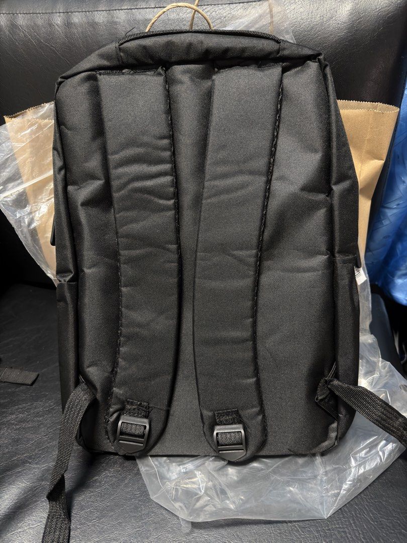 Generic Laptop Bag (Category: Laptop Bags & Sleeves) located in Paranaque City. Submitted by beetchrice (Listing ID 1460301957, Image 2). Description: Never been used, brand new generic laptop bag Loc for meet up: Paranaque / Las Pinas / BGC MOP : Bank transfer or Gcash MOD : Meet up / Lalamove / JNT.