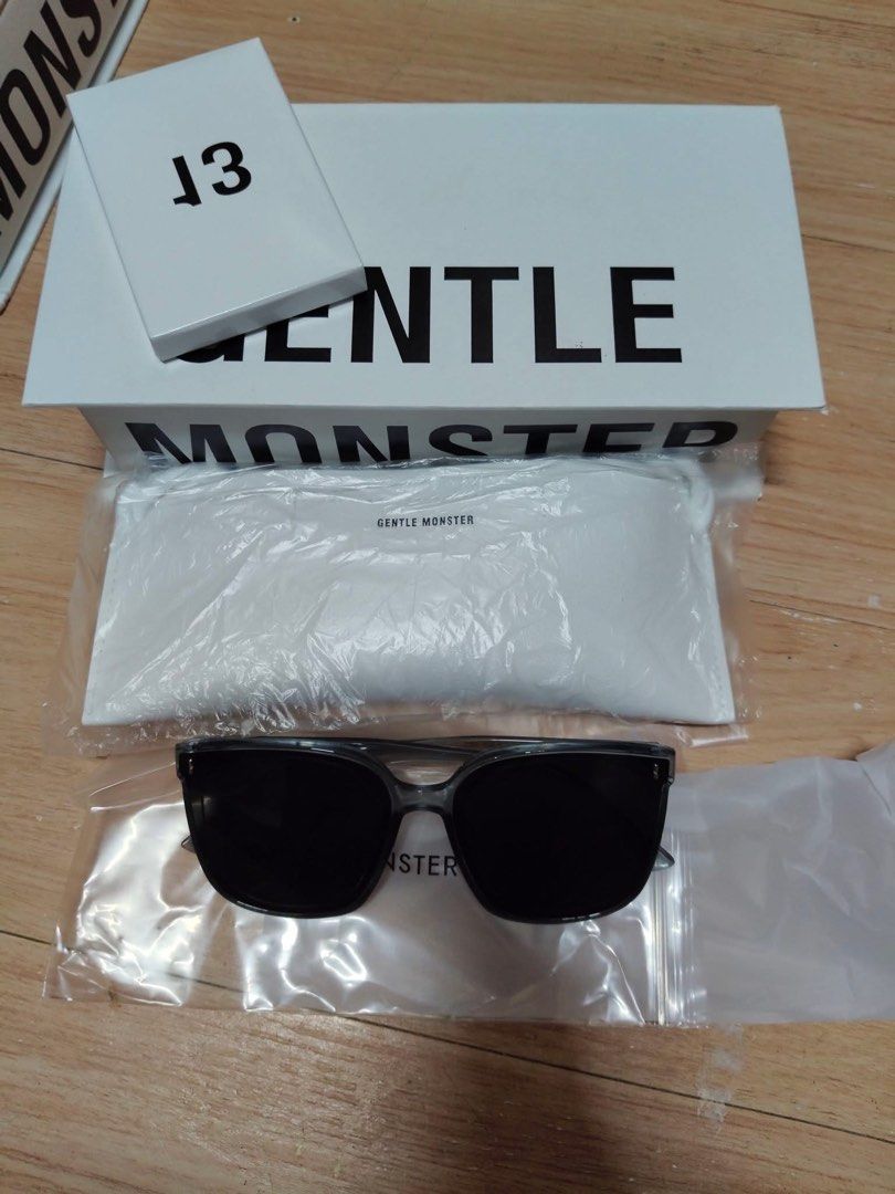 GENTLE MONSTER (Category: Sunglasses & Eyewear) located in Caloocan City. Submitted by agbayanijo90960 (Listing ID 1460141268, Image 3). Description: COMPLETE INCLUSION -BOX -CASE Available color White & deep blue.