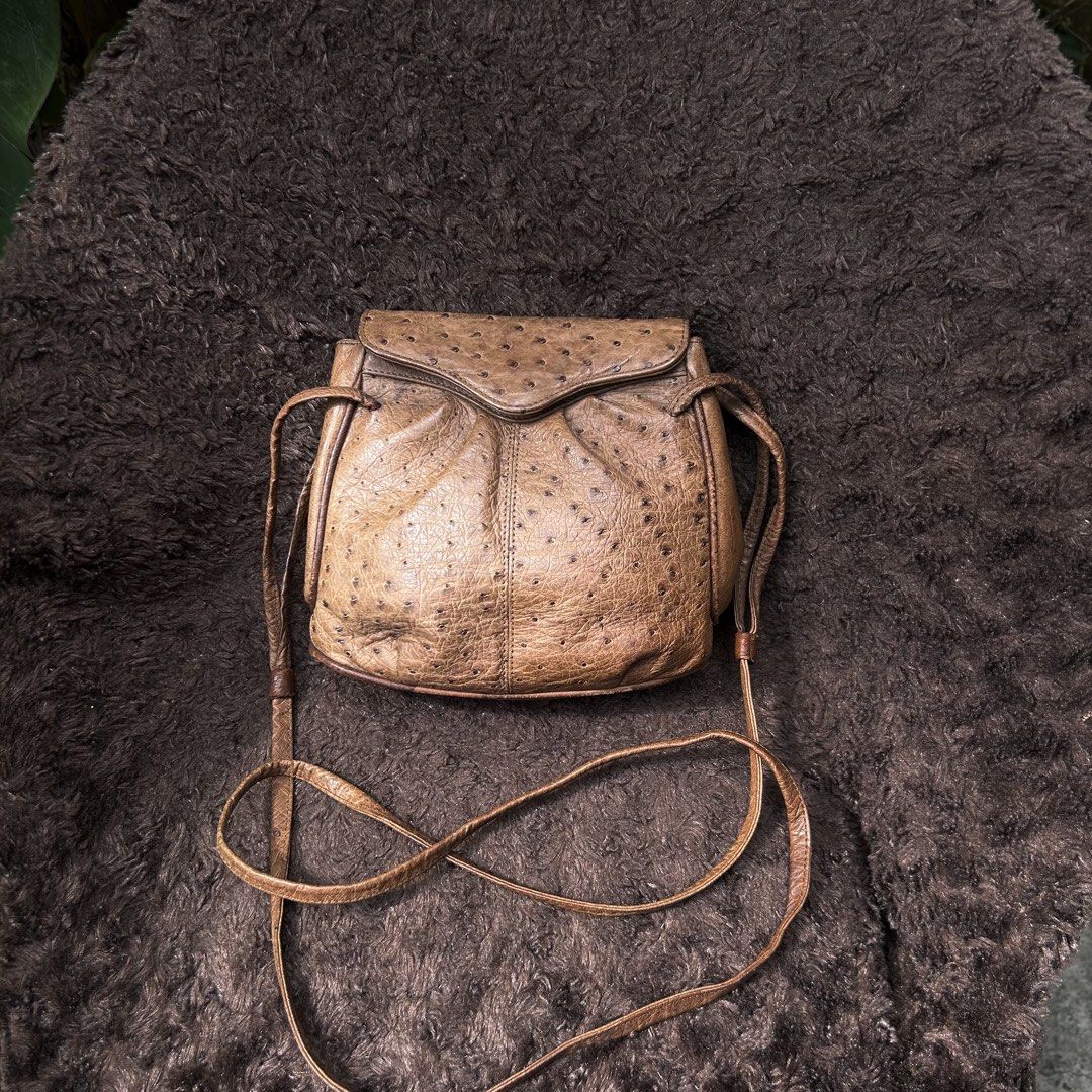 Genuine Ostrich Sling Bag (Category: Cross-body Bags) located in Naga. Submitted by helloitsk20594 (Listing ID 1460267293, Image 1). Description: 𝙂𝙀𝙉𝙐𝙄𝙉𝙀 𝙊𝙎𝙏𝙍𝙄𝘾𝙃 𝙎𝙆𝙄𝙉 𝙎𝙇𝙄𝙉𝙂 𝘽𝘼𝙂 🏷️ 𝙈𝙄𝙉𝙀: ₱500 𝑪𝒐𝒏𝒅𝒊𝒕𝒊𝒐𝒏: 10/10 condition 𝙄𝙨𝙨𝙪𝙚/𝙨: none 𝘿𝙞𝙢𝙚𝙣𝙨𝙞𝙤𝙣𝙨: 8 x 8 inches ————𝗠𝗨𝗦𝗧 𝗥𝗘𝗔𝗗!———— 📌𝙋𝙡𝙚𝙖𝙨𝙚 𝙧𝙚𝙡𝙮 𝙤𝙣 𝙩𝙖𝙜𝙨 𝙤𝙧 𝙙𝙤 𝙮𝙤𝙪 𝙤𝙬𝙣 𝙧𝙚𝙨𝙚𝙖𝙧𝙘𝙝 📌𝘼𝙪𝙩𝙝𝙚𝙣𝙩𝙞𝙘𝙞𝙩𝙮 𝙣𝙤