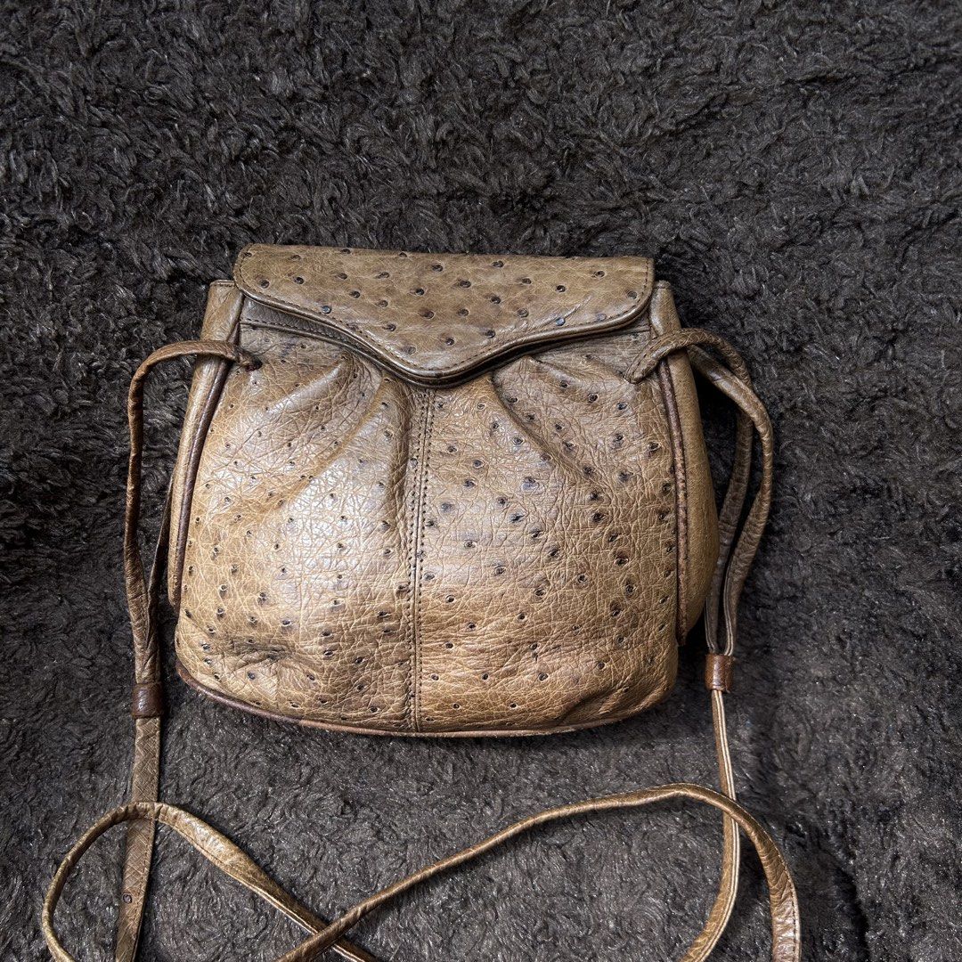 Genuine Ostrich Sling Bag (Category: Cross-body Bags) located in Naga. Submitted by helloitsk20594 (Listing ID 1460267293, Image 2). Description: 𝙂𝙀𝙉𝙐𝙄𝙉𝙀 𝙊𝙎𝙏𝙍𝙄𝘾𝙃 𝙎𝙆𝙄𝙉 𝙎𝙇𝙄𝙉𝙂 𝘽𝘼𝙂 🏷️ 𝙈𝙄𝙉𝙀: ₱500 𝑪𝒐𝒏𝒅𝒊𝒕𝒊𝒐𝒏: 10/10 condition 𝙄𝙨𝙨𝙪𝙚/𝙨: none 𝘿𝙞𝙢𝙚𝙣𝙨𝙞𝙤𝙣𝙨: 8 x 8 inches ————𝗠𝗨𝗦𝗧 𝗥𝗘𝗔𝗗!———— 📌𝙋𝙡𝙚𝙖𝙨𝙚 𝙧𝙚𝙡𝙮 𝙤𝙣 𝙩𝙖𝙜𝙨 𝙤𝙧 𝙙𝙤 𝙮𝙤𝙪 𝙤𝙬𝙣 𝙧𝙚𝙨𝙚𝙖𝙧𝙘𝙝 📌𝘼𝙪𝙩𝙝𝙚𝙣𝙩𝙞𝙘𝙞𝙩𝙮 𝙣𝙤