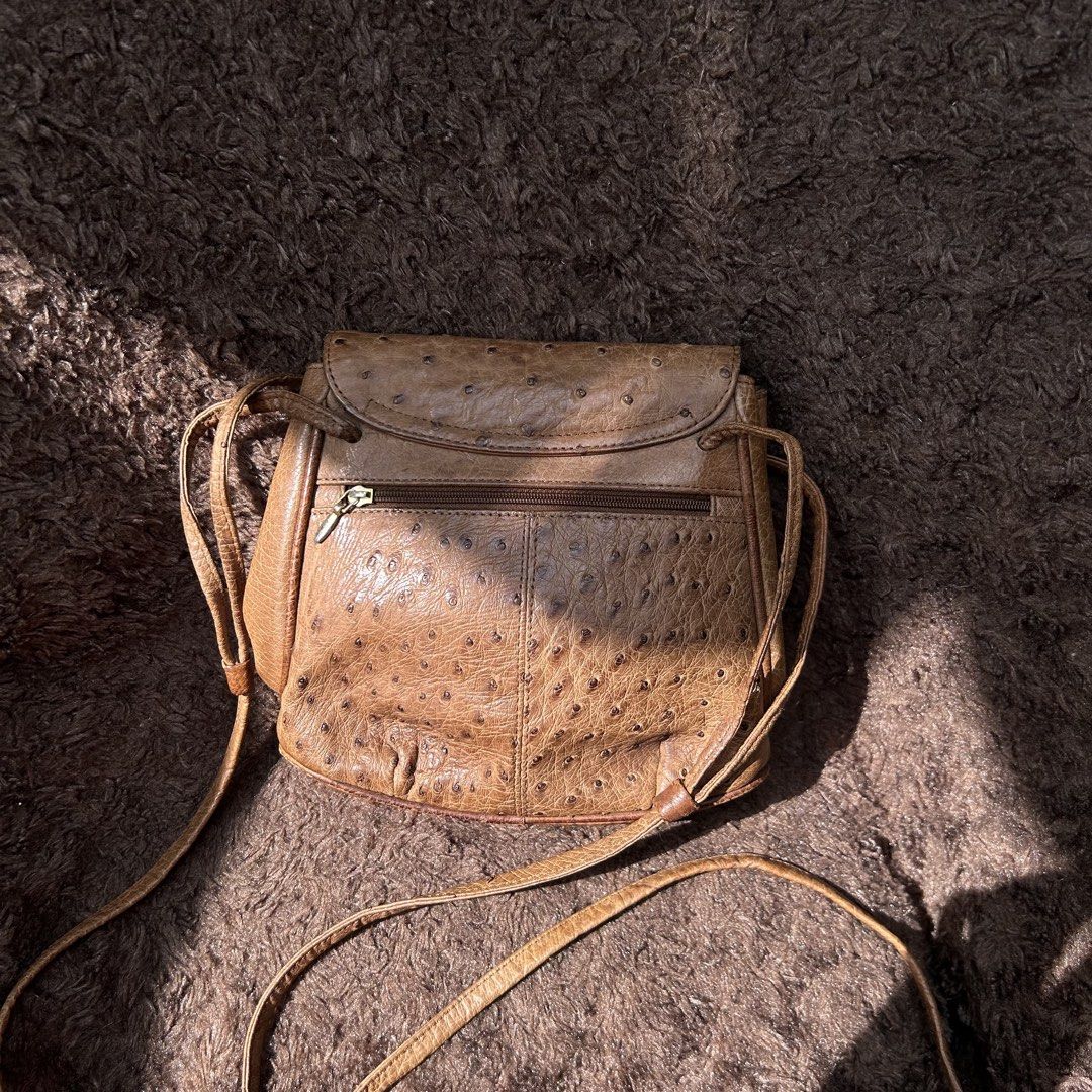Genuine Ostrich Sling Bag (Category: Cross-body Bags) located in Naga. Submitted by helloitsk20594 (Listing ID 1460267293, Image 3). Description: 𝙂𝙀𝙉𝙐𝙄𝙉𝙀 𝙊𝙎𝙏𝙍𝙄𝘾𝙃 𝙎𝙆𝙄𝙉 𝙎𝙇𝙄𝙉𝙂 𝘽𝘼𝙂 🏷️ 𝙈𝙄𝙉𝙀: ₱500 𝑪𝒐𝒏𝒅𝒊𝒕𝒊𝒐𝒏: 10/10 condition 𝙄𝙨𝙨𝙪𝙚/𝙨: none 𝘿𝙞𝙢𝙚𝙣𝙨𝙞𝙤𝙣𝙨: 8 x 8 inches ————𝗠𝗨𝗦𝗧 𝗥𝗘𝗔𝗗!———— 📌𝙋𝙡𝙚𝙖𝙨𝙚 𝙧𝙚𝙡𝙮 𝙤𝙣 𝙩𝙖𝙜𝙨 𝙤𝙧 𝙙𝙤 𝙮𝙤𝙪 𝙤𝙬𝙣 𝙧𝙚𝙨𝙚𝙖𝙧𝙘𝙝 📌𝘼𝙪𝙩𝙝𝙚𝙣𝙩𝙞𝙘𝙞𝙩𝙮 𝙣𝙤
