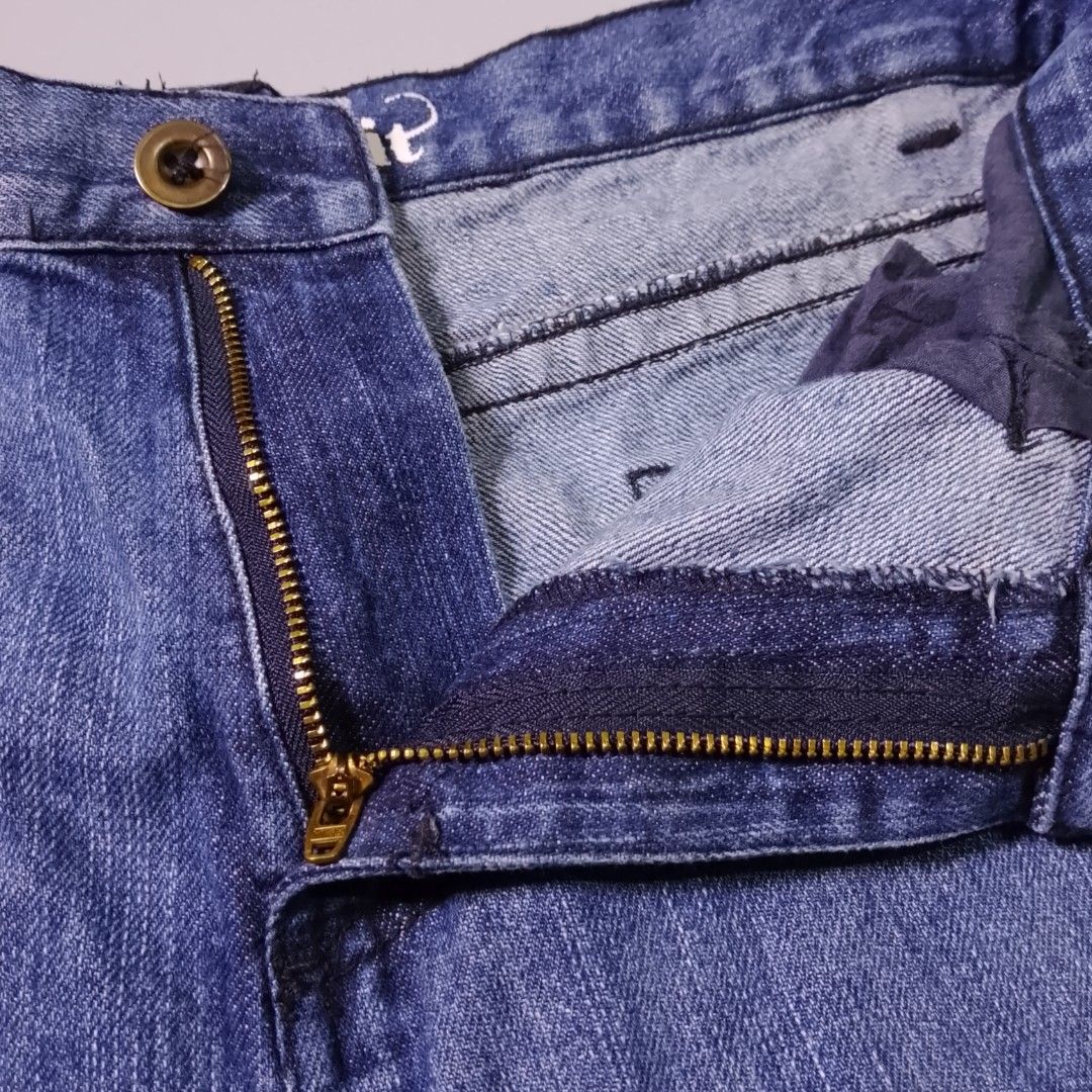 George Denim Jorts (Category: Shorts) located in Taguig. Submitted by 8kthrifter (Listing ID 1460111585, Image 3). Description: Waist: 30 Length: 21 Thigh: 11 Hem: 10 Color Rate: 10/10 No issue Excellent Condition.