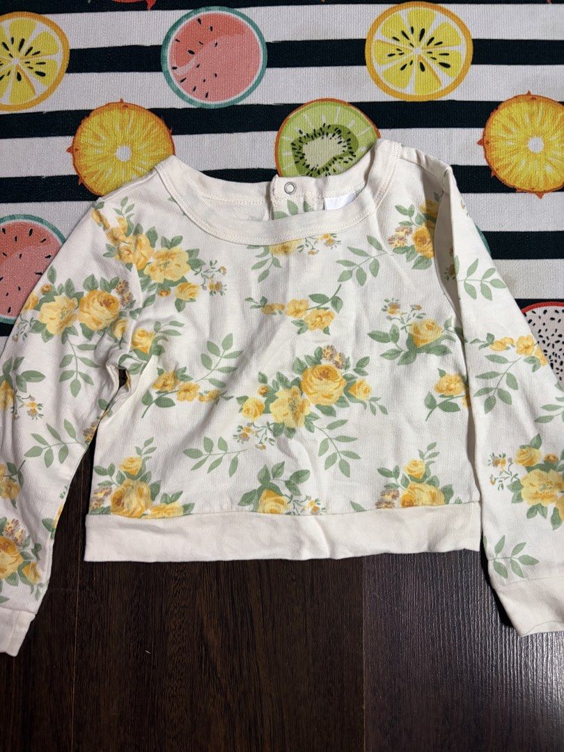 Gerber yellow print longsleeve (Category: Babies & Kids Fashion) located in Manila. Submitted by thekidshop (Listing ID 1460231691, Image 1). Description: USA 9-12.