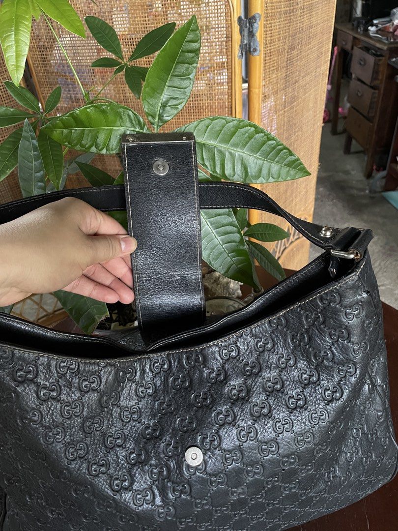 GG (Category: Shoulder Bags) located in Laoag. Submitted by sauler (Listing ID 1460155402, Image 3). Description: GG engrave leather black Vintage coded Ganda neto Need lang bagrestore.