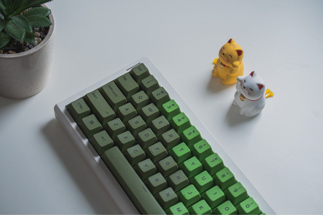 Glorious GPBT 114-Keys Olive Keycaps (Category: Computer Keyboard) located in Manila. Submitted by jamesandrei0611 (Listing ID 1460146525, Image 2). Description: Glorious GPBT 114-Keys Olive Keycaps !Keycaps only! - Full set of green keycaps for mechanical wkeyboards. - Includes all keys: standard alphas, function keys, and numpad negotiable.