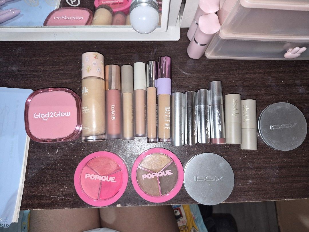Good as new, 90-95% full (Category: Other Accessories) located in Imus. Submitted by happylion_abdaea (Listing ID 1460030559, Image 1). Description: 95% full pa lahat except sa BLK 85% full nalang. Halos naopen lang sa box yung iba, good as new! Inclusion: -Popique all over multiuse cream palette Pink malibu Tropic tan -Glad2glow perfect cover cushion 03 CUSTARD -Skin perfecting powder very fair (2x) -BLK Radiant glow filter Oat -Issy active conc