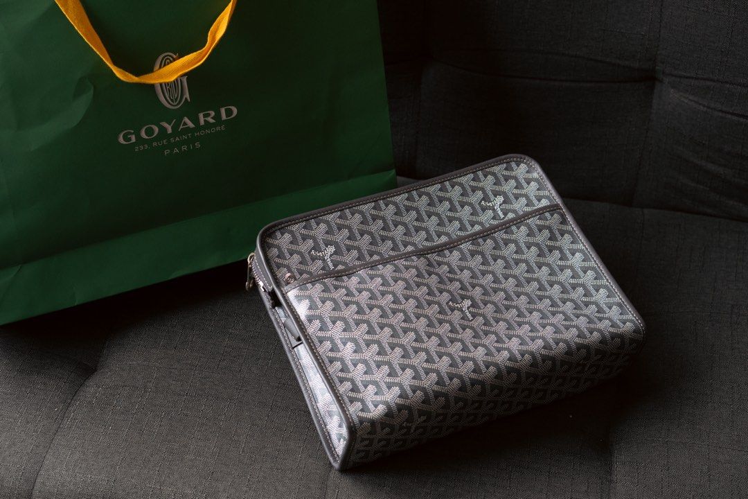 Goyard Jouvence Silver GM (Category: Luxury Bags & Wallets) located in Pasay City. Submitted by thewavyond (Listing ID 1460256017, Image 1). Description: GOYR Jouvence Silver GM Like New Complete P69,980 Only (Retail 115K).