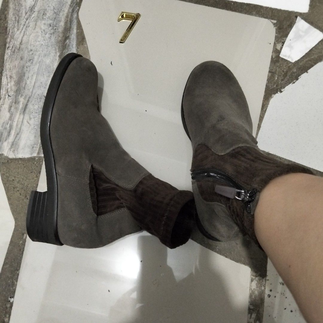 Gray Boots (Category: Boots) located in El Salvador. Submitted by francheskaukayukay (Listing ID 1460118463, Image 2). Description: .