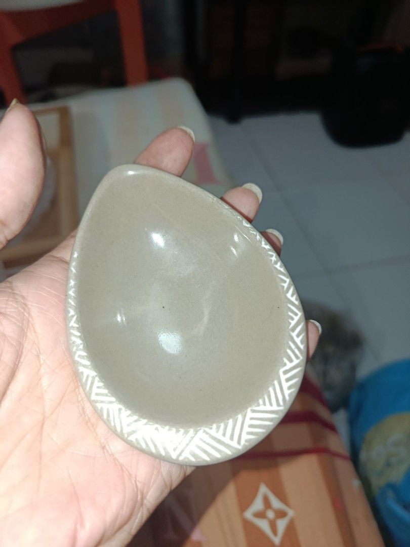 gray ceramic saucer p20 each (Category: Dinnerware & Cutlery) located in Quezon City. Submitted by kristal68 (Listing ID 1460175606, Image 1). Description: elegant look.