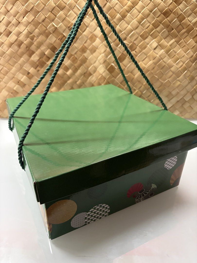 Green gift box (Category: Other Stationery & Craft) located in Manila. Submitted by thebookclubz (Listing ID 1460253888, Image 3). Description: .