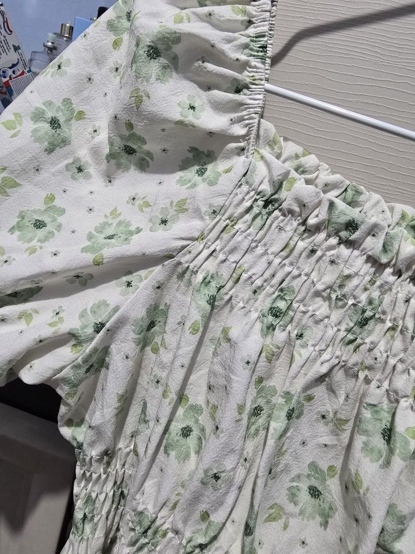 Green Peplum Smock Top (Category: Blouses) located in Quezon City. Submitted by dinesaur (Listing ID 1460290357, Image 2). Description: .