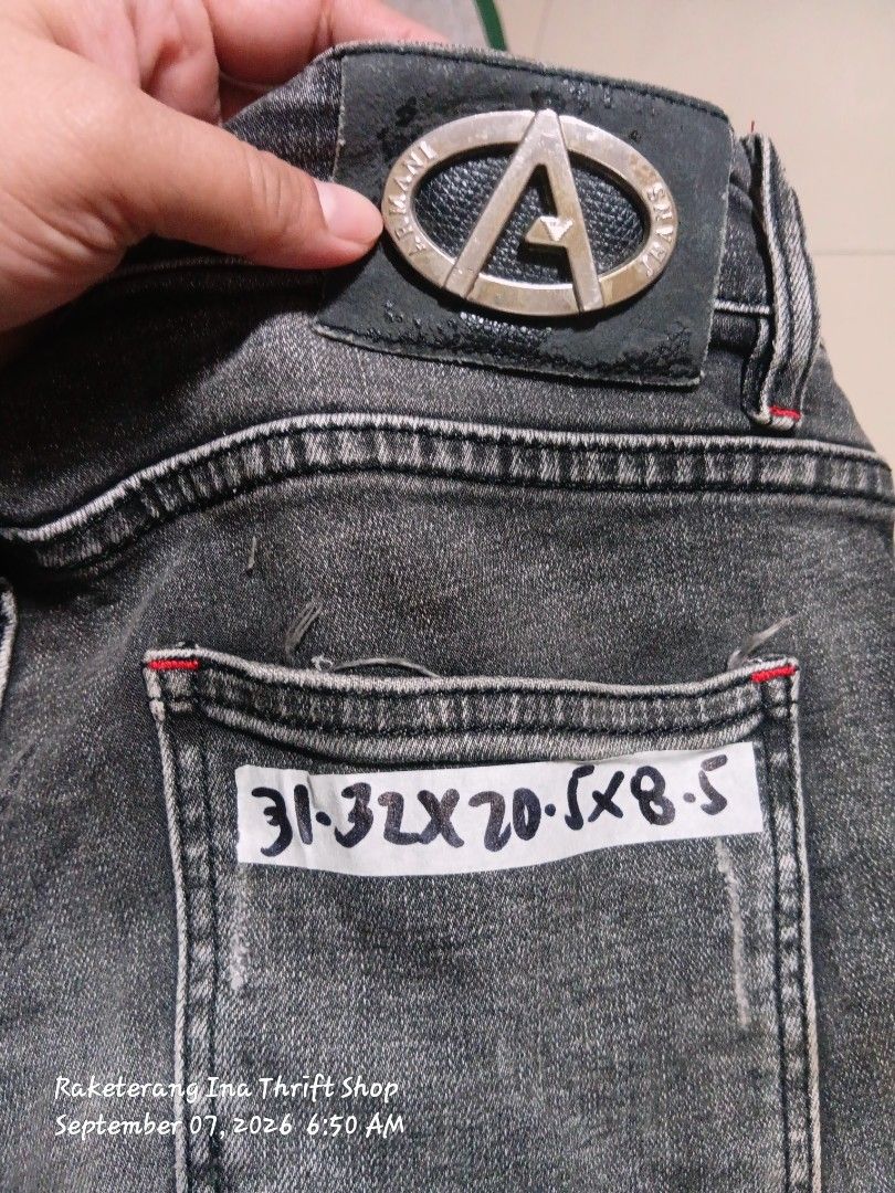 Grey Distressed Denim Shorts Size 31/32 (Category: Shorts) located in Valenzuela. Submitted by AnahThrift (Listing ID 1460293744, Image 1). Description: - Grey denim shorts - Distressed details for a stylish look - Unique logo on the back pocket - Size: 31-32 - Ideal for casual wear - Please check photos for more details.