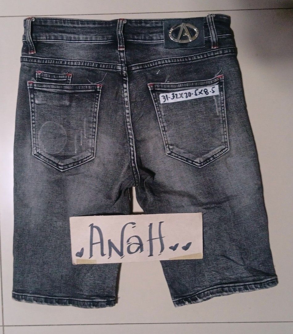 Grey Distressed Denim Shorts Size 31/32 (Category: Shorts) located in Valenzuela. Submitted by AnahThrift (Listing ID 1460293744, Image 3). Description: - Grey denim shorts - Distressed details for a stylish look - Unique logo on the back pocket - Size: 31-32 - Ideal for casual wear - Please check photos for more details.