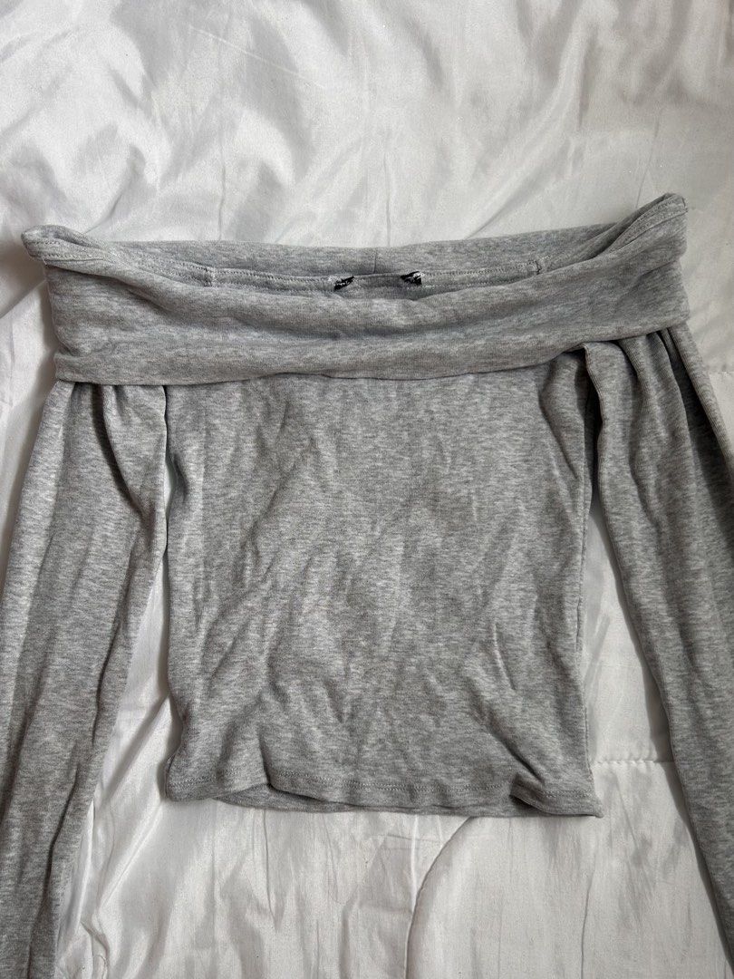 Grey Off-Shoulder Long Sleeve Crop Top (Category: Longsleeves) located in Kawit. Submitted by grandbear.a8d19e (Listing ID 1460252285, Image 1). Description: .