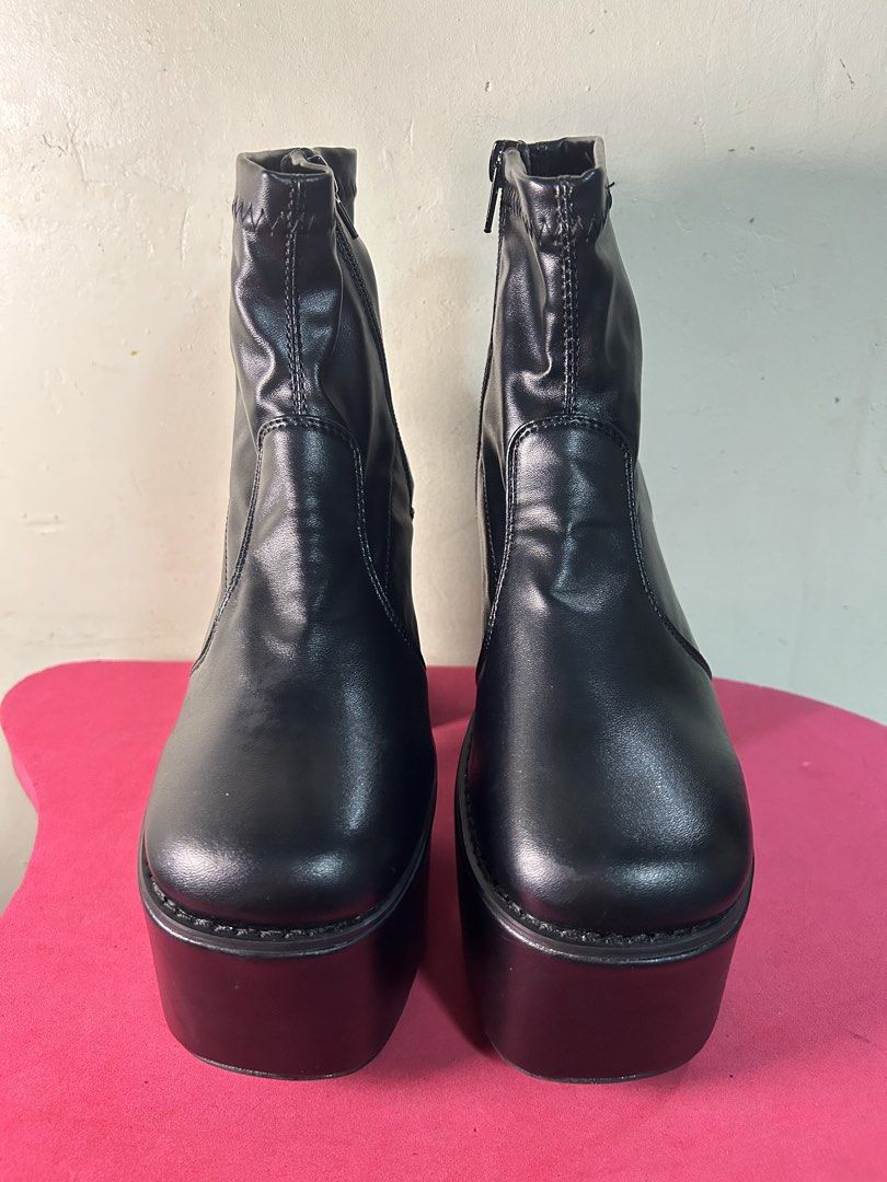 GRL 4" Heels Ankle Boots (Category: Boots) located in Quezon City. Submitted by jjsurplus_23 (Listing ID 1460236433, Image 2). Description: 22-22.5cm insole .
