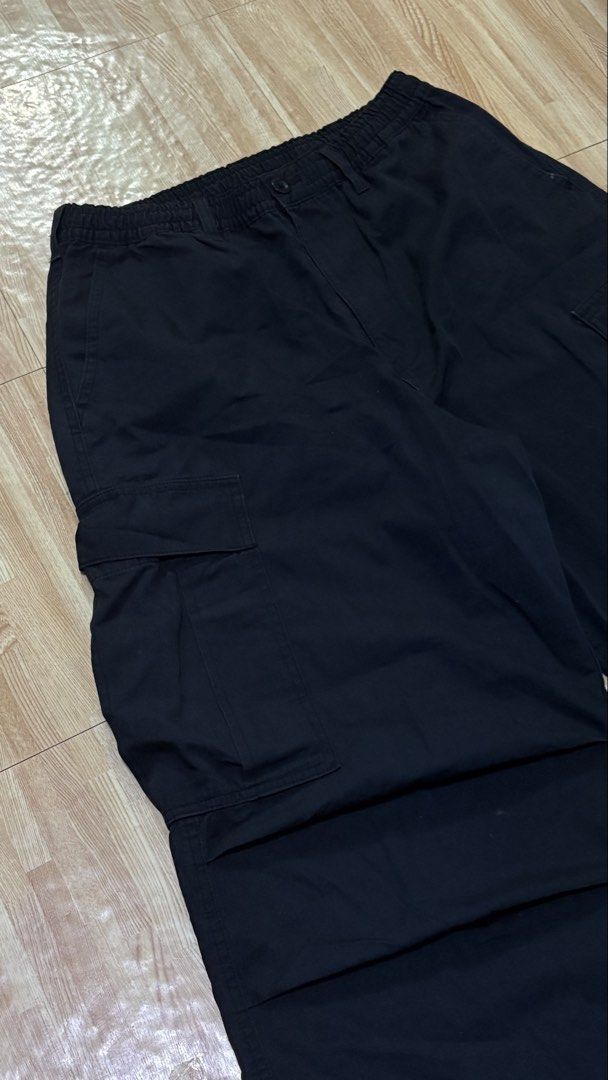 GU Black Cargo Pants Size M (Category: Other Bottoms) located in Makati City. Submitted by lbrn.jms (Listing ID 1460177673, Image 2). Description: - GU Black Cargo Pants - Size: Medium (M) - Features: Elastic waistband with drawstring, multiple side pockets, drawstring hem - Fit: Comfortable - Ideal for: Casual wear.