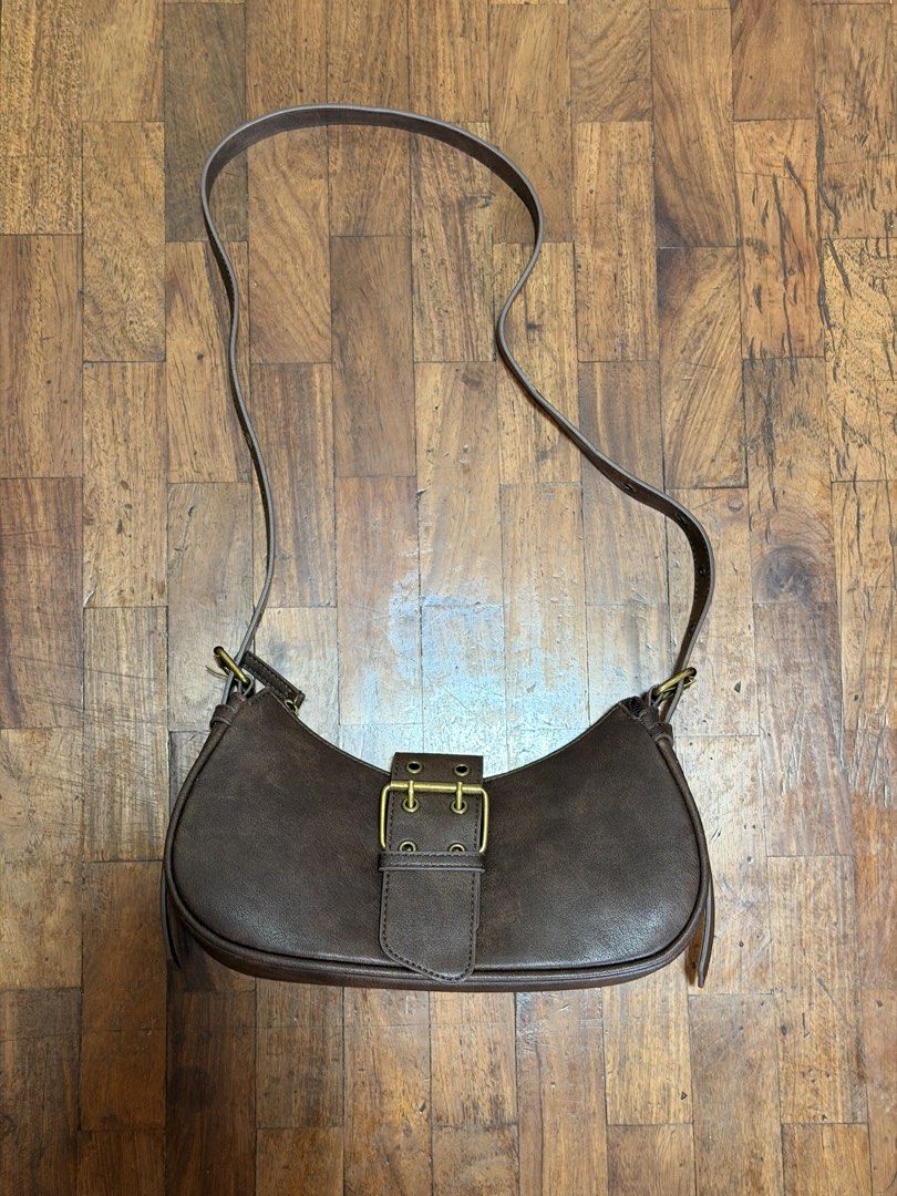 GU Brown Shoulder Bag - Adjustable Strap (Category: Cross-body Bags) located in Cavite. Submitted by nikka.am (Listing ID 1460144233, Image 2). Description: - used only once - color: brown this is preloved. used but not abused, please manage your expectations..