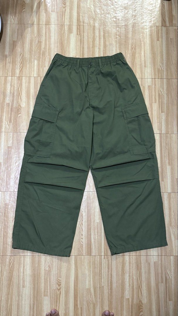GU Cargo Pants Olive Green Size M (Category: Other Bottoms) located in Makati City. Submitted by lbrn.jms (Listing ID 1460177542, Image 1). Description: - GU Olive Green Cargo Pants - Size: Medium (M) - Features: Elastic waistband with drawstring, multiple cargo pockets on legs, adjustable drawstring at hem .