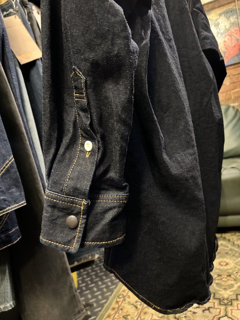 GU Western Yoke Heavy Denim Snap-Button Overshirt (Category: Coats, Jackets and Outerwear) located in Quezon City. Submitted by pricetakedown (Listing ID 1460223461, Image 3). Description: Excellent condition Size: M | Php1,199 Measurements (inches) Armpit to armpit: 24 Shoulders: 21 Sleeves: 22.5 Length: 32 📥 DM for inquiries 🫶🏻 Manage your expectations. Check photos and details thoroughly ✨ Items have been washed and sanitized 💡Actual color