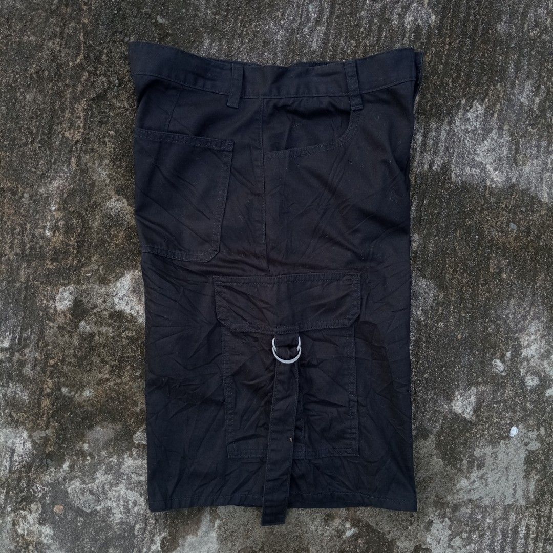 GU Wide Cargo Shorts (Category: Shorts) located in Makati City. Submitted by nbone_archive (Listing ID 1460265942, Image 3). Description: Size Medium No flaws, in excellent condition Color rate: 10/10 Hit me up!.
