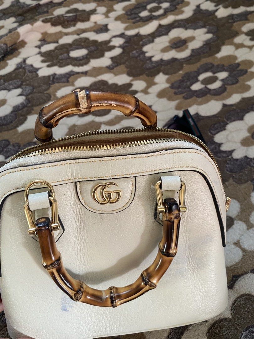 Gucci Diana mini dome tote (Category: Sling Bags) located in Santo Tomas. Submitted by jomeldaniel999 (Listing ID 1460114803, Image 1). Description: Gucci Diana mini dome tote📌 Galing ukay Good condition Issues: scratches, sa handle, stain, sa paint, Price: 📥.