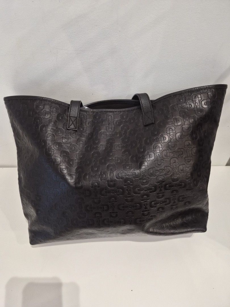 Gucci Horsebit Tote Bag (Category: Luxury Bags & Wallets) located in Makati City. Submitted by gensfinds (Listing ID 1460150192, Image 2). Description: .