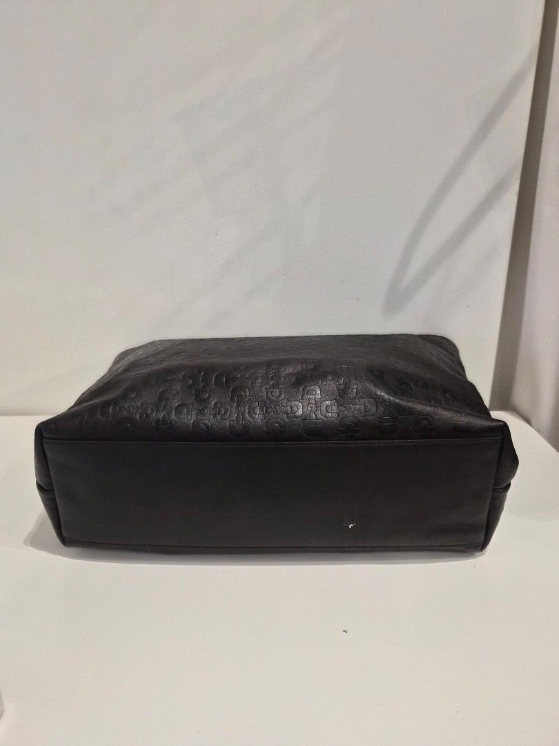Gucci Horsebit Tote Bag (Category: Luxury Bags & Wallets) located in Makati City. Submitted by gensfinds (Listing ID 1460150192, Image 3). Description: .