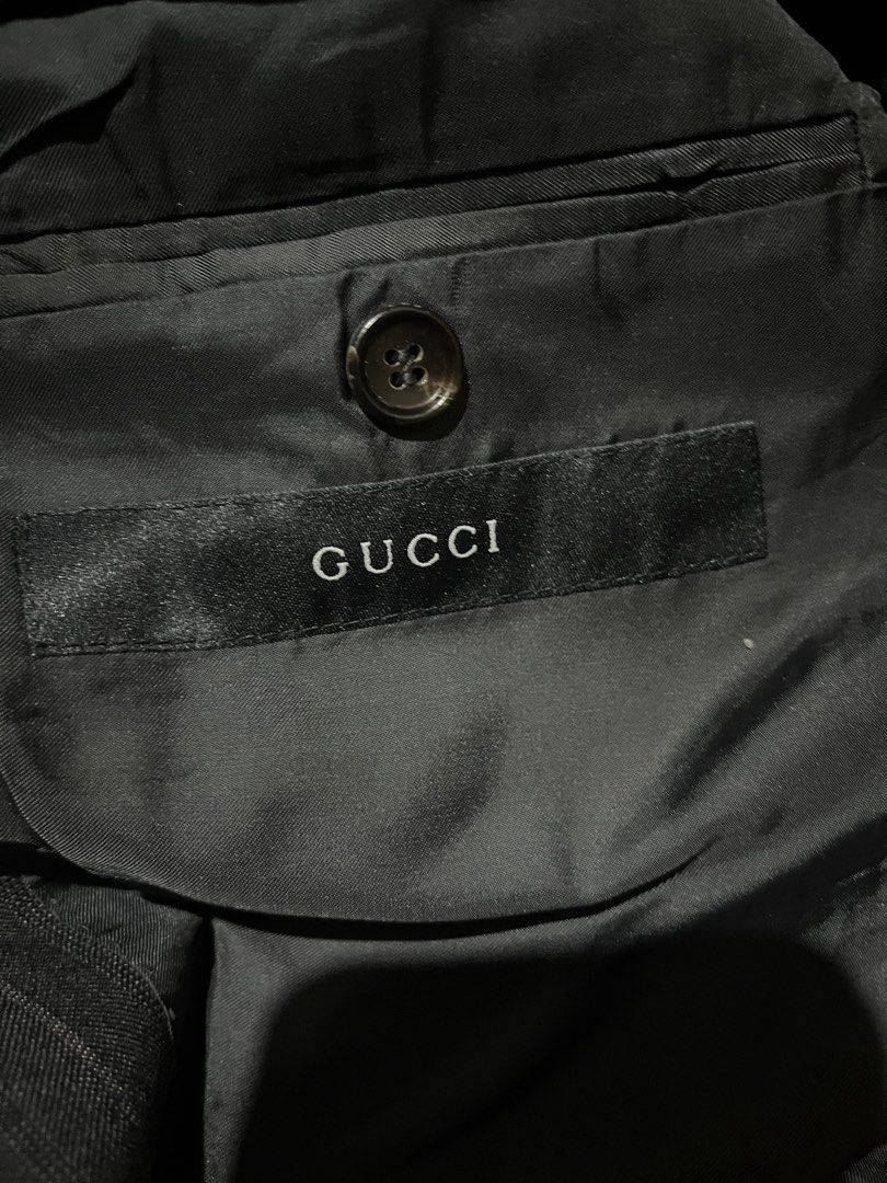 🏷️Gucci Tomford Blazer (Category: Luxury Apparel) located in Manila. Submitted by angelamaec (Listing ID 1460252715, Image 3). Description: Excellent condition 20x31 sleeve length 26 Add ship .