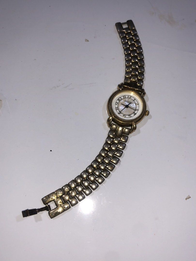 Guess Lady’s Watch (Category: Women's Watches) located in Imus. Submitted by verjel-31076 (Listing ID 1460113922, Image 1). Description: working fadings orig.