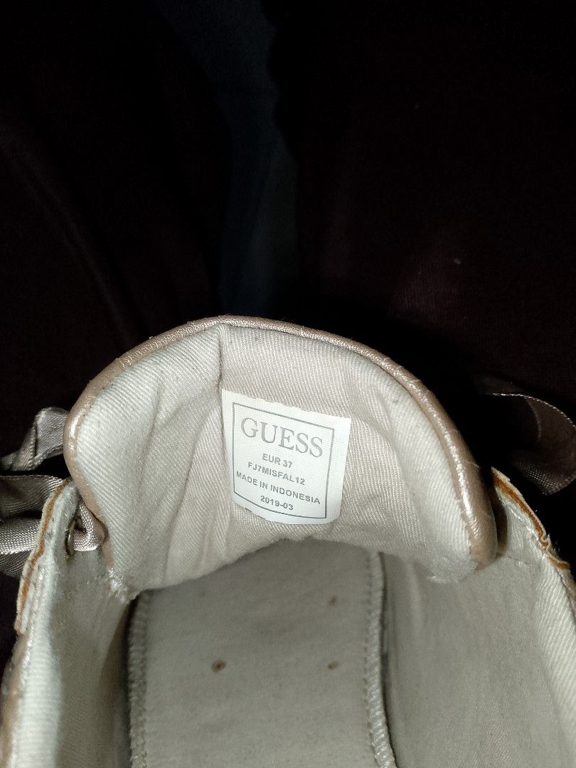 guess shoe (Category: Sneakers) located in Manila. Submitted by goodiesm (Listing ID 1460234852, Image 2). Description: guess shoe made in Singapore size 6.5 brand new condition 10/10 color rate.