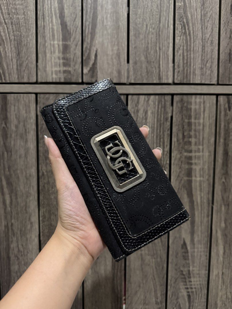 Guess wallet (Category: Luxury Bags & Wallets) located in Batangas. Submitted by blessed.alexx (Listing ID 1460299145, Image 1). Description: Guess wallet From japan 800 pesos only.