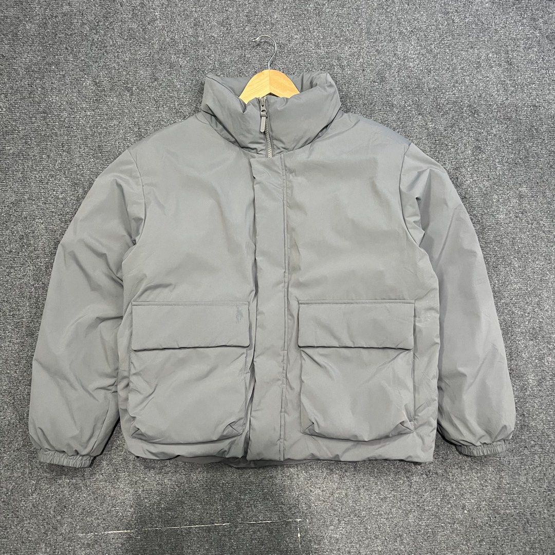 GU/Uniqlo Windproof Stand Collar Puffer (Category: Coats, Jackets and Outerwear) located in Baguio. Submitted by reworn.clo (Listing ID 1460218688, Image 3). Description: GU/Uniqlo Windproof Stand Collar Puffer Excellent condition Width 23. Length 26-27 Medium on tag 1880🤝.