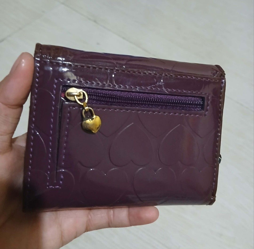 GUY LAROCHE (Category: Wallets & Card holders) located in Bulacan. Submitted by assorted.items (Listing ID 1460244859, Image 2). Description: GUY LAROCHE BIFOLD WALLET.