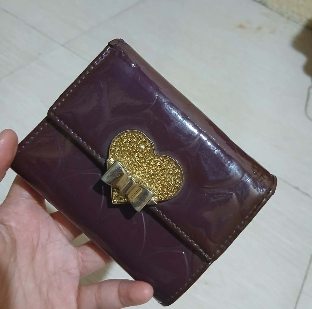 GUY LAROCHE (Category: Wallets & Card holders) located in Bulacan. Submitted by assorted.items (Listing ID 1460244859, Image 1). Description: GUY LAROCHE BIFOLD WALLET.