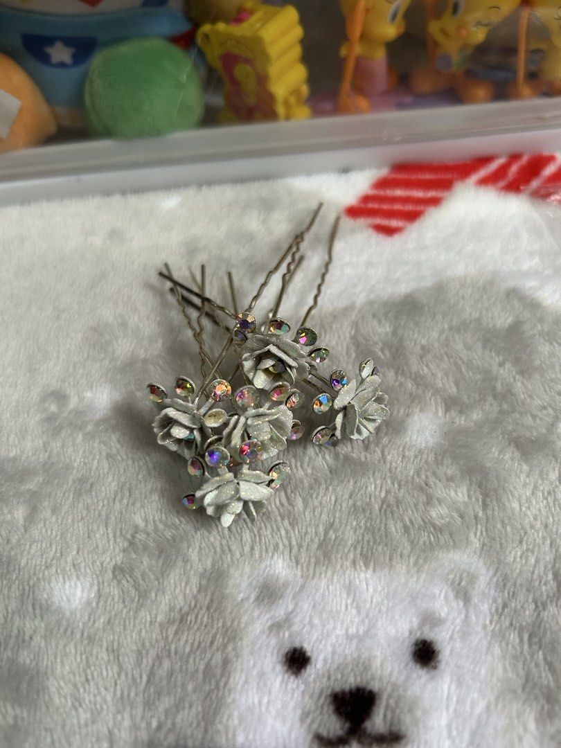 Hair Pins (Category: Hair Accessories) located in Manila. Submitted by zscollectibles (Listing ID 1460178227, Image 2). Description: 🍀✨Please read before messaging. Thank you.✨🍀 ❗️No return no exchange. Actual item posted. ❗️No haggling. LP Posted. ❗️No cancellation once order confirmed and scheduled for shipping. ❗️J&T, or your choice your book. (SF shouldered by the buyer) ❗️Shipping every friday. ❗️Gcash not Gprotect, Maribank or BPI. .