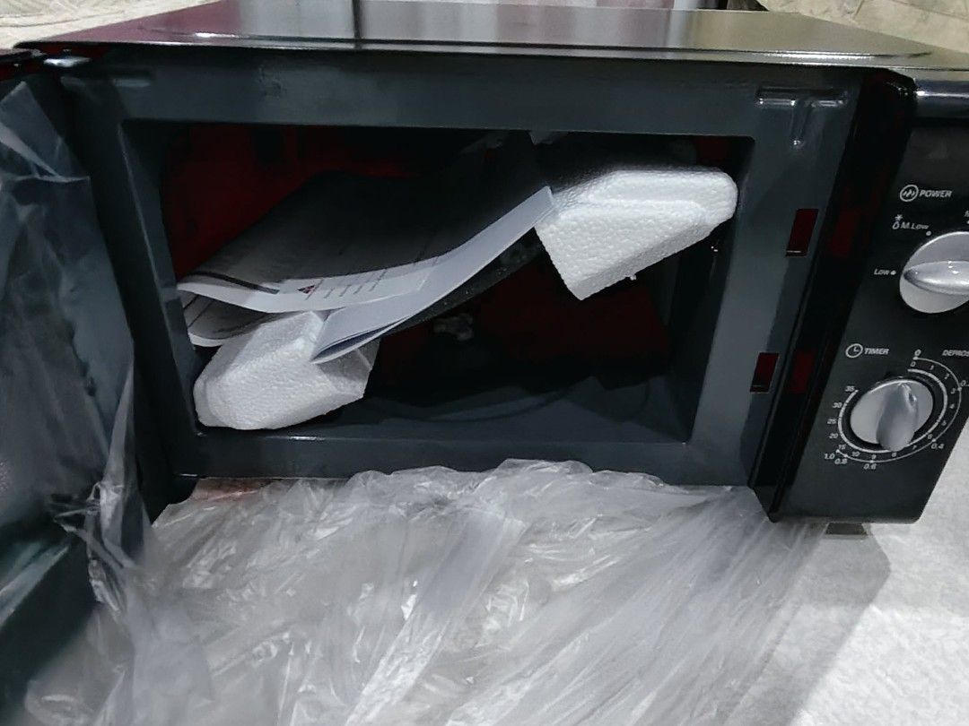 Hanabishi Microwave Oven HMO-20MDLX3 20L (Category: Ovens & Toasters) located in Manila. Submitted by rawna08 (Listing ID 1460194310, Image 2). Description: a week old pa lang. never pa nagamit. RFS: need cash. - Hanabishi Microwave Oven - Model: HMO-20MDLX3 - Capacity: 20 Liters - Features: Timer and Defrost functions - Ideal for: Quick meals and reheating - Condition: Brand new, still in original packaging.