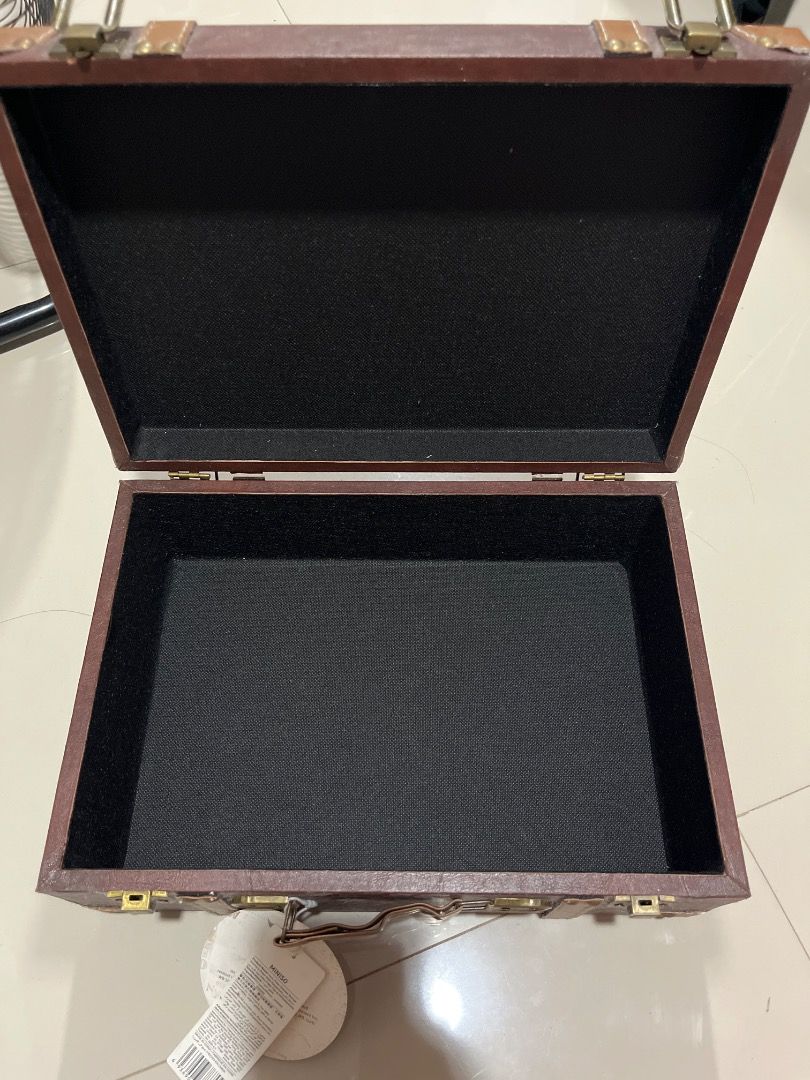HARRY POTTER HOGWARTS LUGGAGE TRUNK (Category: Luxury Bags & Wallets) located in Imus. Submitted by zealturtle.286e76 (Listing ID 1460289357, Image 3). Description: Good for potter heads/collector!! Brand new, never been used. .