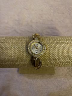 (Category: ) located in . Submitted by curatedchic.bybei (Listing ID 1460187885, Image 1). Description: .