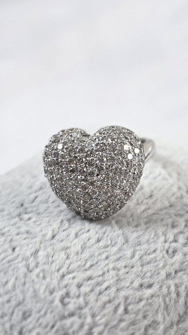 Heart Cluster Diamond Ring (Category: Rings) located in San Fernando. Submitted by bagproject (Listing ID 1460233964, Image 3). Description: RING Heart Cluster K18 WG / 7.13g D1.53 ct Size 5.5 Php 85,000.