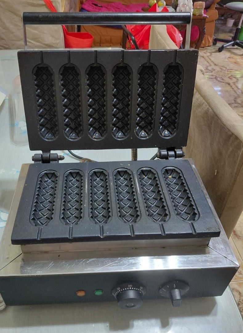 Heavy Duty Electric Waffle Maker (Category: Breadmakers) located in Caloocan City. Submitted by wiseshark_1b6b92 (Listing ID 1460155874, Image 2). Description: Negotiable.